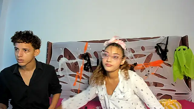 smiths couple online show from 10/21/25, 01:10