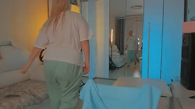 1AlexaGoddess3 online show from 01/31/25, 02:58