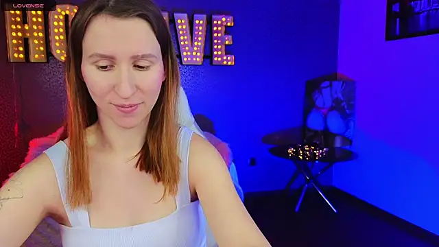 Snapshot of AliceBYKiss chatting on 12/20/24, 12:27 AliceBYKiss online show from 12/20/24, 12:27