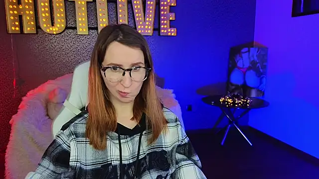 Snapshot of AliceBYKiss chatting on 12/13/24, 12:17 AliceBYKiss online show from 12/13/24, 12:17