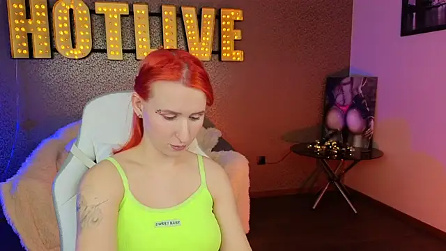 Snapshot of AliceBYKiss chatting on 02/14/25, 03:58 AliceBYKiss online show from 02/14/25, 03:58