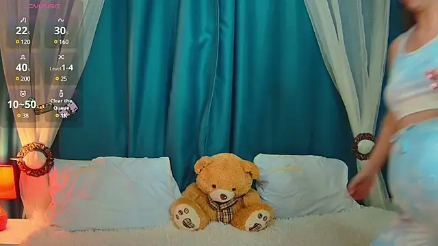 Snapshot of AliceBYKiss chatting on 03/06/25, 12:30 AliceBYKiss online show from 03/06/25, 12:30