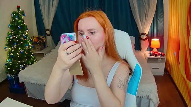 Snapshot of AliceBYKiss chatting on 12/24/24, 12:33 AliceBYKiss online show from 12/24/24, 12:33