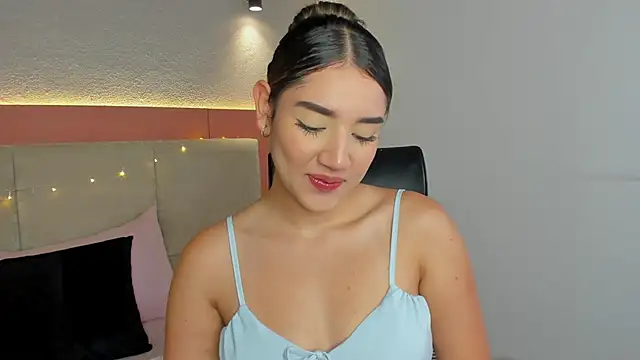 AniiRose online show from 11/26/25, 12:54