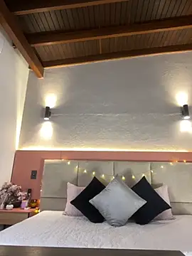 AniiRose online show from 10/17/25, 12:36