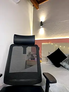 AniiRose online show from 11/15/25, 03:43