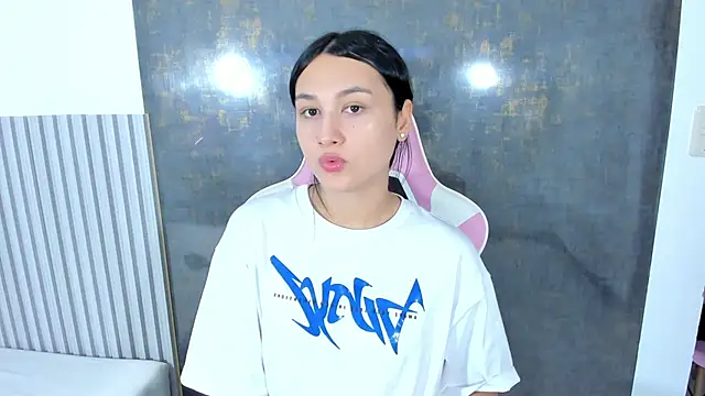 lana boomer online show from 11/06/25, 07:51