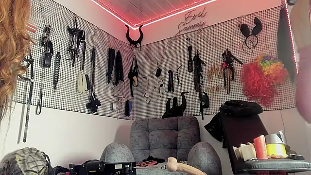 Snapshot of Evil_sammy chatting on 02/06/26, 10:06 Evil sammy online show from 02/06/26, 10:06