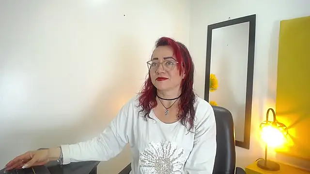 Snapshot of Lupiita223 chatting on 09/28/25, 01:51 Lupiita223 online show from 09/28/25, 01:51