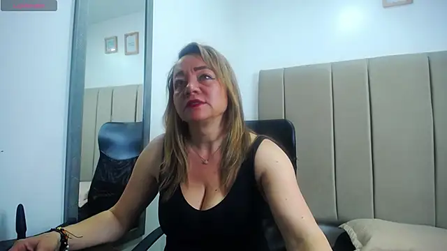 Snapshot of Lupiita223 chatting on 03/17/25, 12:57 Lupiita223 online show from 03/17/25, 12:57