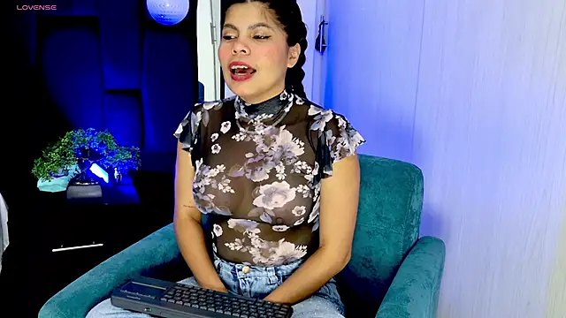 cutehanna1 online show from 09/17/25, 10:56