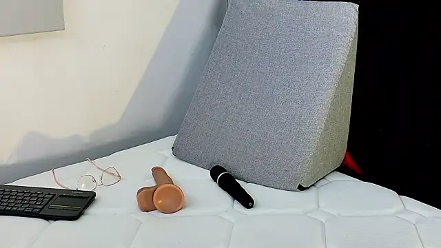 cutehanna1 online show from 10/07/25, 03:40