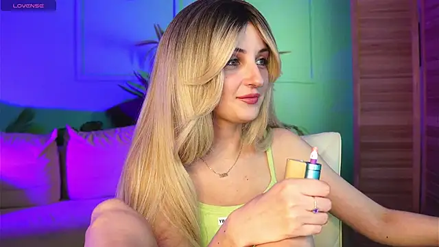Snapshot of Katty_Lights chatting on 09/11/25, 03:56 Katty Lights online show from 09/11/25, 03:56