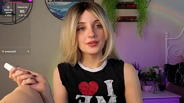 Snapshot of Katty_Lights chatting on 11/14/25, 11:47 Katty Lights online show from 11/14/25, 11:47