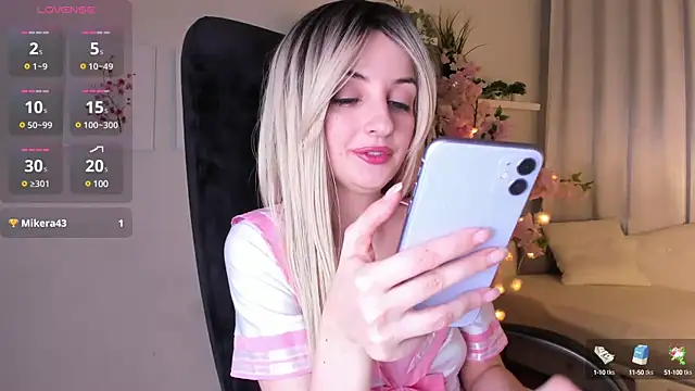 Snapshot of Katty_Lights chatting on 03/08/25, 05:33 Katty Lights online show from 03/08/25, 05:33