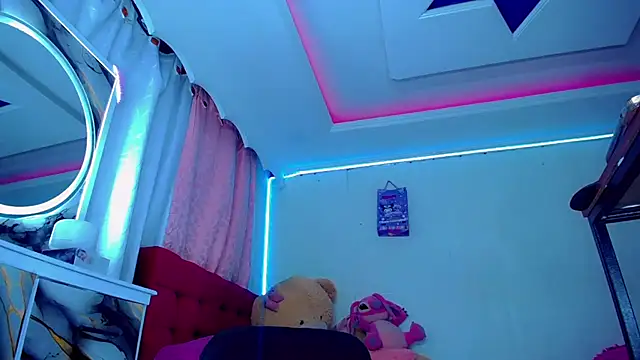 TiffanyMackensyy online show from 06/05/26, 01:43