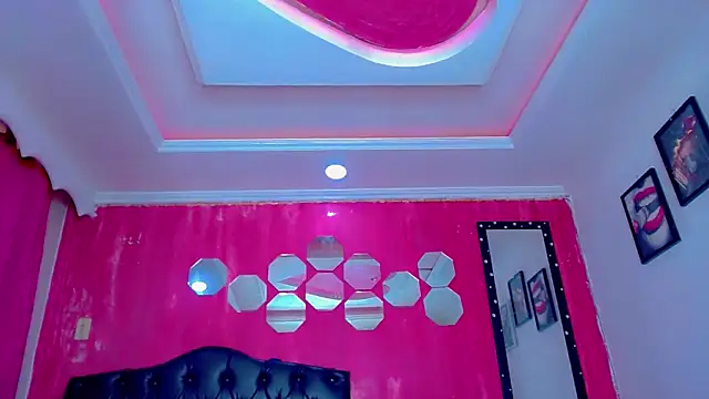 TiffanyMackensyy online show from 12/22/25, 09:26