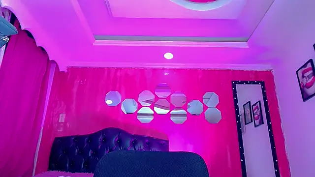 Snapshot of TiffanyMackensyy chatting on 02/20/26, 06:26 TiffanyMackensyy online show from 02/20/26, 06:26