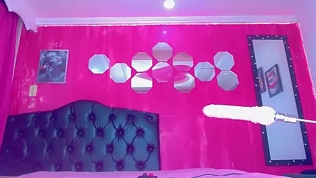 Snapshot of TiffanyMackensyy chatting on 11/22/25, 01:59 TiffanyMackensyy online show from 11/22/25, 01:59