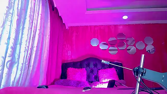 TiffanyMackensyy online show from 03/27/26, 12:30