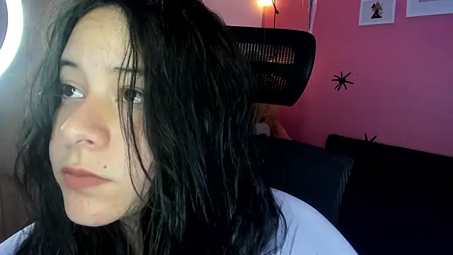 Snapshot of agnes_213 chatting on 11/07/25, 04:55 agnes 213 online show from 11/07/25, 04:55