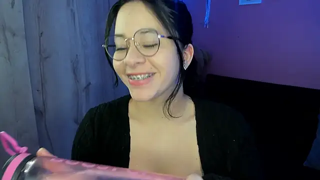 Snapshot of agnes_213 chatting on 11/18/25, 03:15 agnes 213 online show from 11/18/25, 03:15