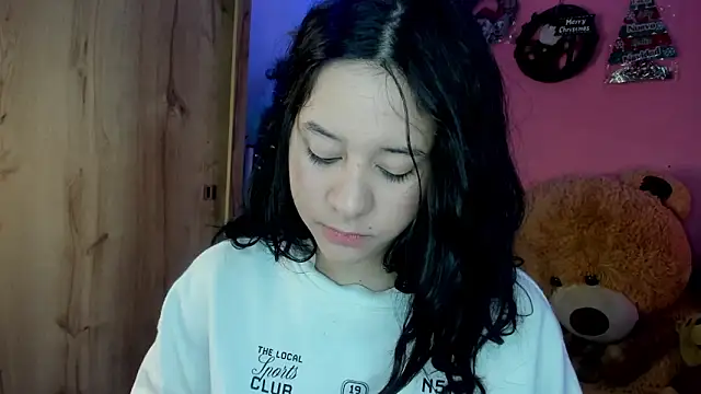 Snapshot of agnes_213 chatting on 12/14/25, 01:49 agnes 213 online show from 12/14/25, 01:49