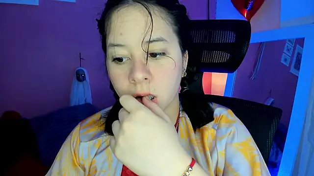 Snapshot of agnes_213 chatting on 10/04/25, 03:02 agnes 213 online show from 10/04/25, 03:02