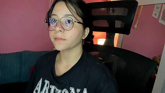 Snapshot of agnes_213 chatting on 11/04/25, 01:04 agnes 213 online show from 11/04/25, 01:04