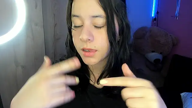 Snapshot of agnes_213 chatting on 11/19/25, 12:49 agnes 213 online show from 11/19/25, 12:49