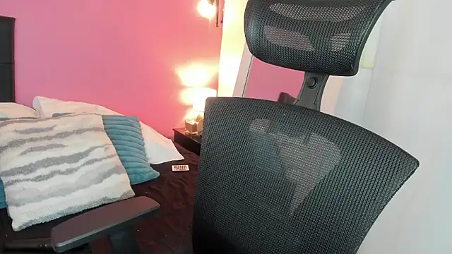 Snapshot of agnes_213 chatting on 09/24/25, 01:39 agnes 213 online show from 09/24/25, 01:39