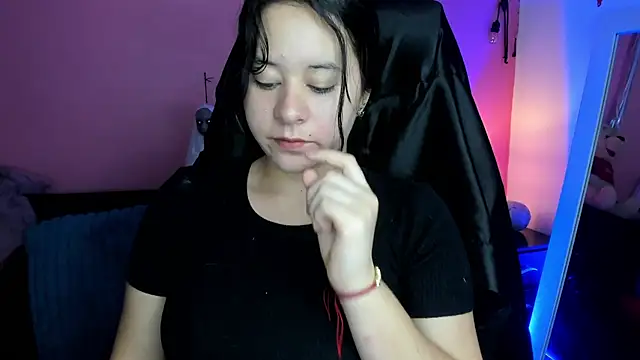 Snapshot of agnes_213 chatting on 10/18/25, 02:08 agnes 213 online show from 10/18/25, 02:08