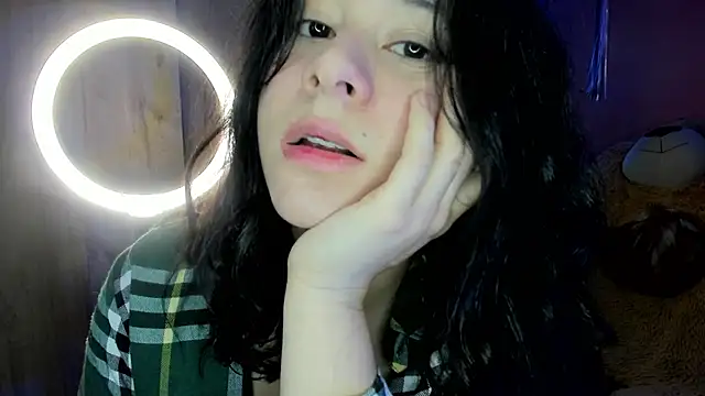 Snapshot of agnes_213 chatting on 11/30/25, 01:45 agnes 213 online show from 11/30/25, 01:45