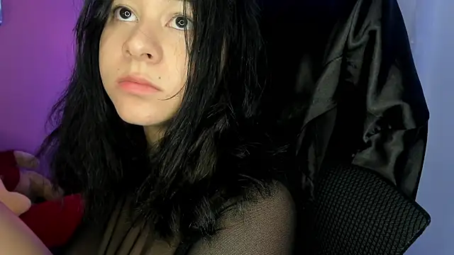 Snapshot of agnes_213 chatting on 10/23/25, 02:05 agnes 213 online show from 10/23/25, 02:05