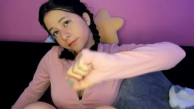 Snapshot of agnes_213 chatting on 11/12/25, 01:26 agnes 213 online show from 11/12/25, 01:26