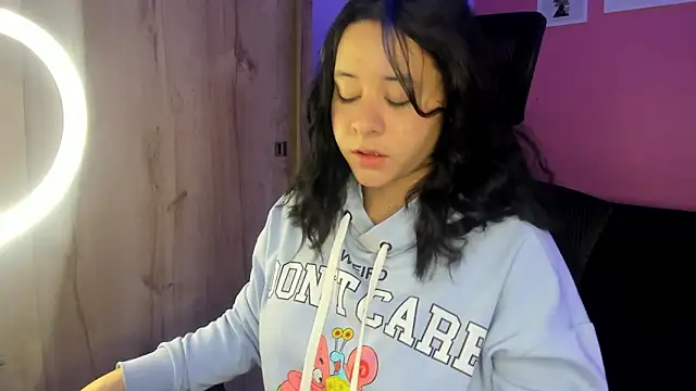 Snapshot of agnes_213 chatting on 11/15/25, 01:48 agnes 213 online show from 11/15/25, 01:48