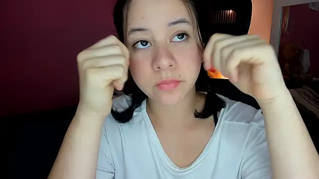 Snapshot of agnes_213 chatting on 10/06/25, 01:45 agnes 213 online show from 10/06/25, 01:45