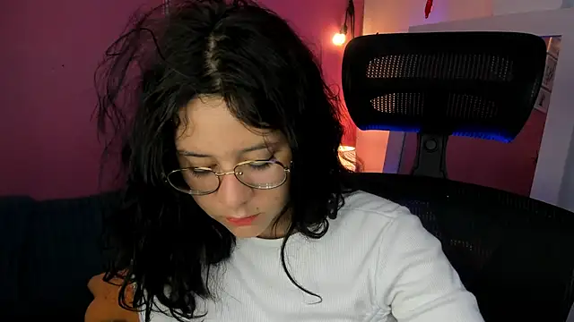 Snapshot of agnes_213 chatting on 11/05/25, 01:36 agnes 213 online show from 11/05/25, 01:36