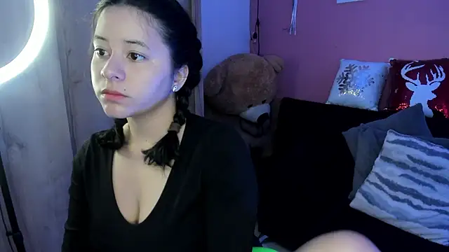 Snapshot of agnes_213 chatting on 11/24/25, 01:44 agnes 213 online show from 11/24/25, 01:44