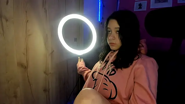 Snapshot of agnes_213 chatting on 11/17/25, 01:37 agnes 213 online show from 11/17/25, 01:37