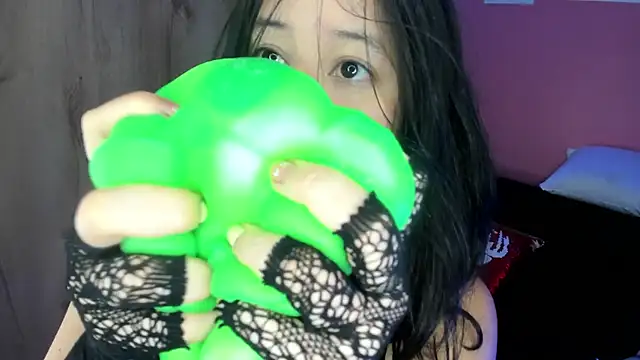 Snapshot of agnes_213 chatting on 11/21/25, 01:43 agnes 213 online show from 11/21/25, 01:43