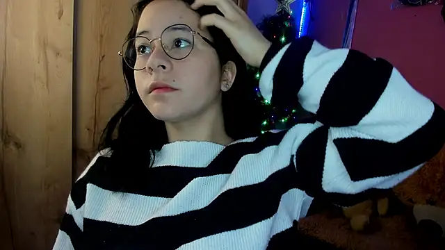 Snapshot of agnes_213 chatting on 12/15/25, 02:01 agnes 213 online show from 12/15/25, 02:01