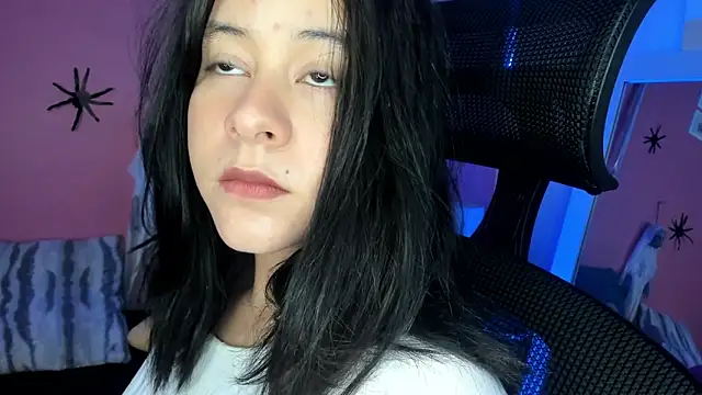 Snapshot of agnes_213 chatting on 10/30/25, 08:28 agnes 213 online show from 10/30/25, 08:28