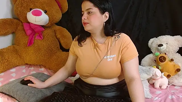 sophia cute1 1 online show from 12/05/25, 12:37