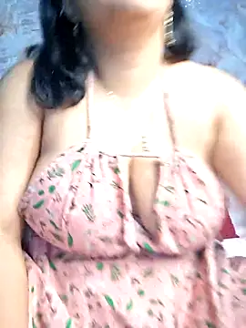 Snapshot of sophia_cute1_1 chatting on 05/26/26, 10:46 sophia cute1 1 online show from 05/26/26, 10:46