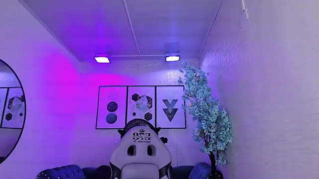 Theia moon online show from 10/19/25, 03:53