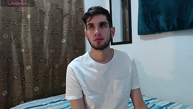 Snapshot of Thhiago_tay chatting on 10/17/25, 05:55 Thhiago tay online show from 10/17/25, 05:55
