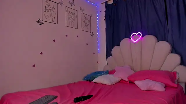 Snapshot of MadyLust chatting on 02/27/25, 04:35 MadyLust online show from 02/27/25, 04:35