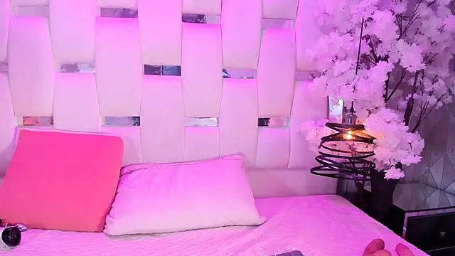 Parismorelli1 online show from 04/18/26, 06:05