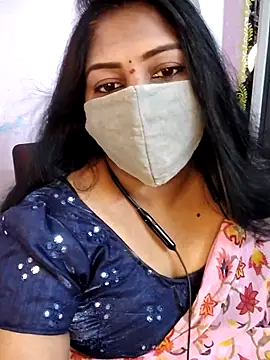 Snapshot of RomeoJuliet345 chatting on 05/17/26, 05:13 RomeoJuliet345 online show from 05/17/26, 05:13